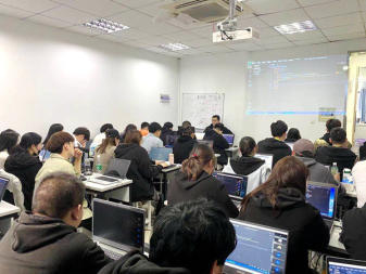 專(zhuān)業(yè)IT培訓(xùn)學(xué)校 賦能未來(lái)，全棧課程體系與教育軟件研發(fā)的雙輪驅(qū)動(dòng)